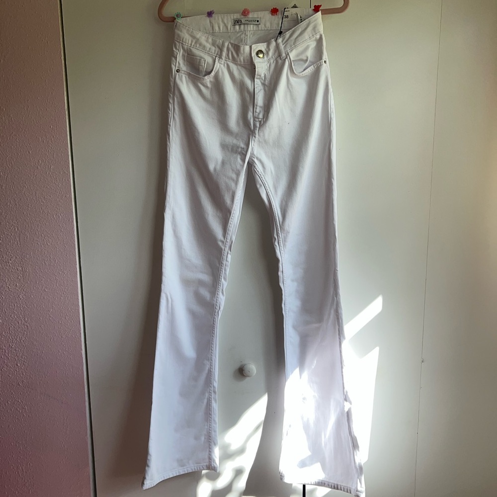 Zara White Flare Leg High Waisted Jeans - Size 6 - NWT
